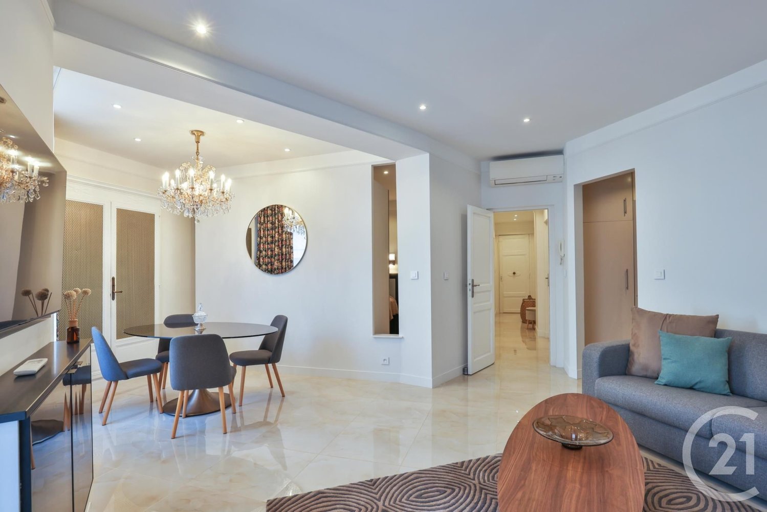 Property photo in Carre d'Or