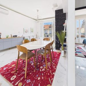 Property in Carre d'Or