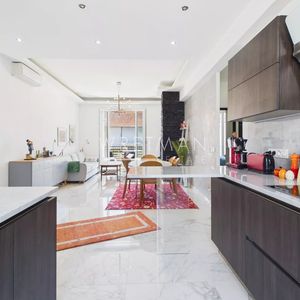 Property in Carre d'Or