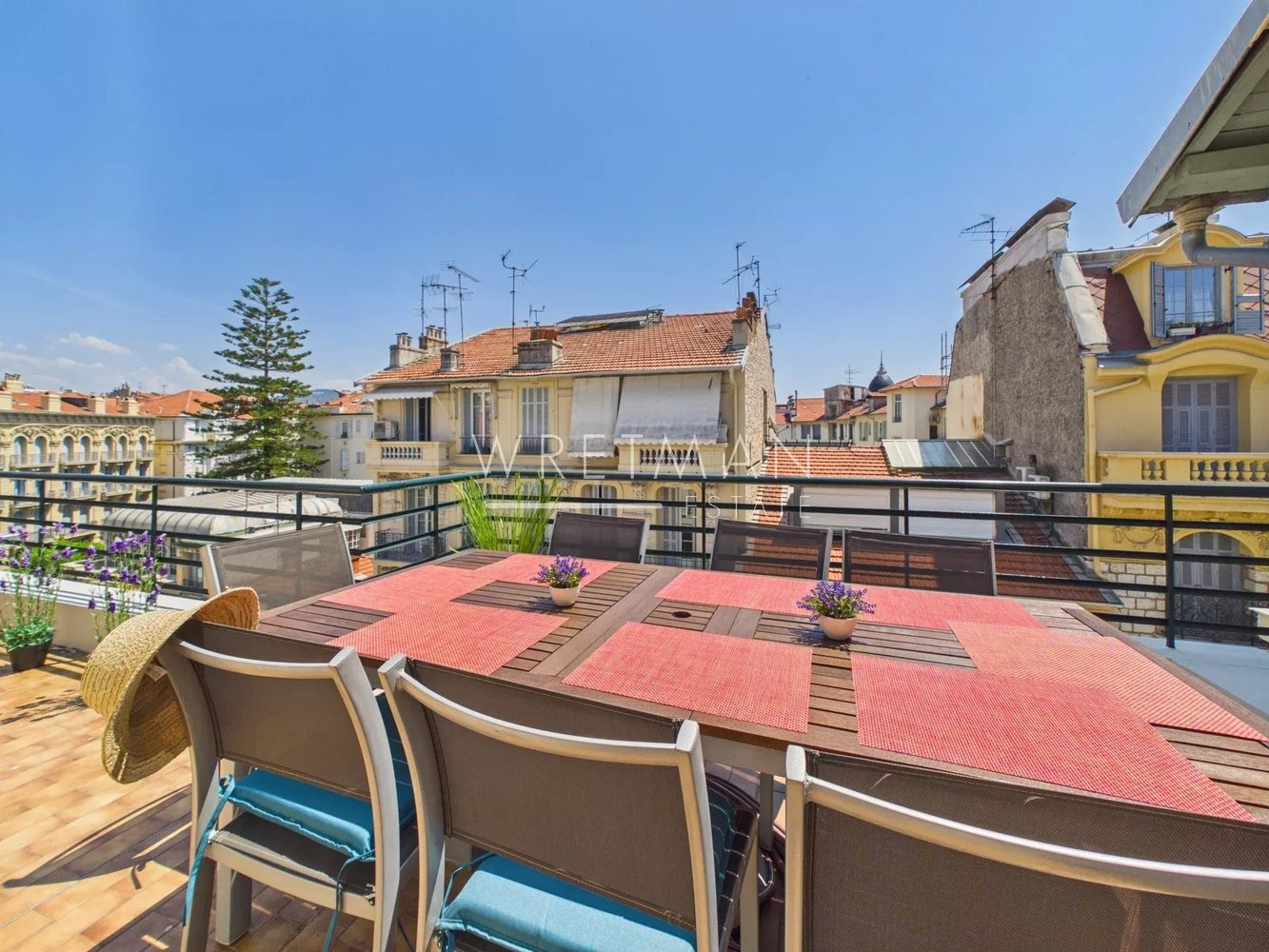 Property photo in Carre d'Or
