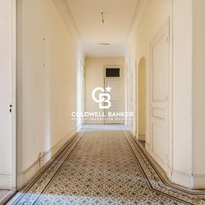 Property in Carre d'Or
