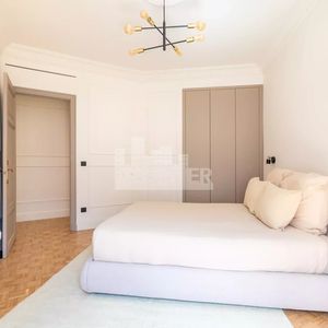 Property in Carre d'Or