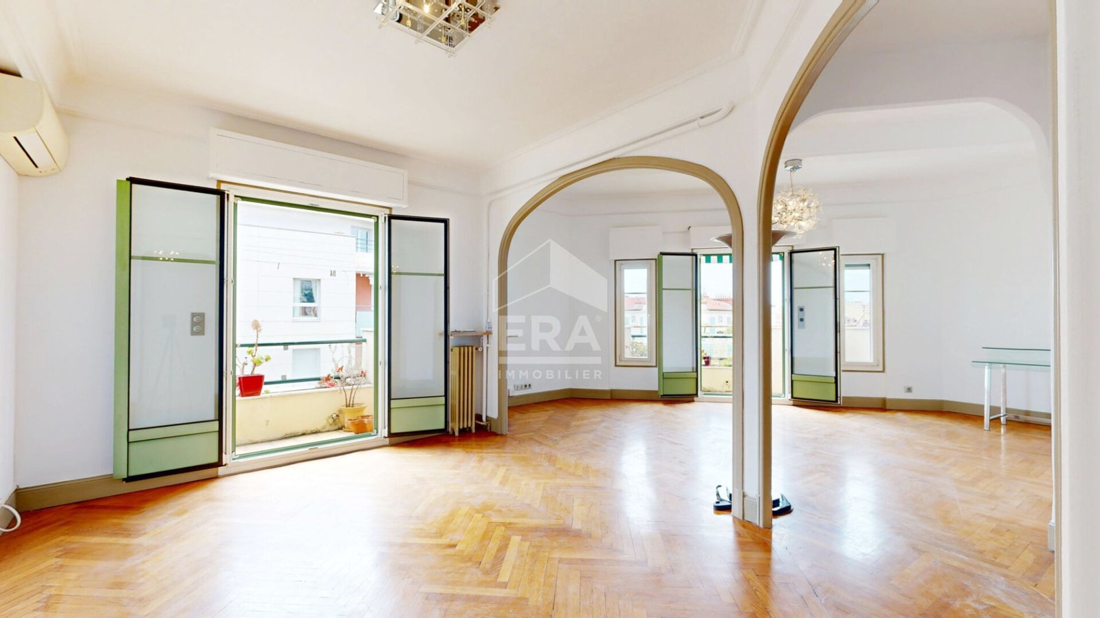 Property photo in Carre d'Or