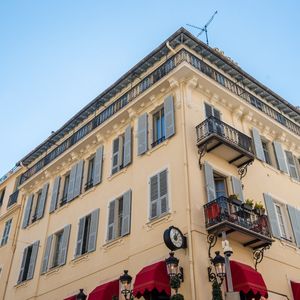 Property in Carre d'Or