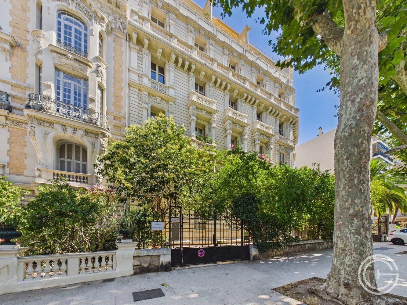 Property photo in Carre d'Or