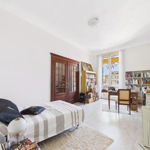 Property in Carre d'Or