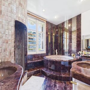 Property in Carre d'Or