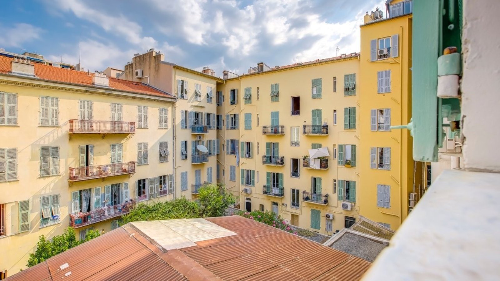 Property photo in Carre d'Or