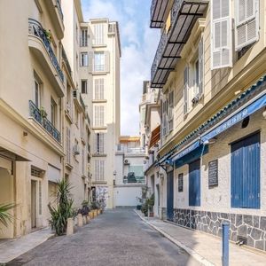 Property in Carre d'Or