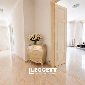 Property in Carre d'Or