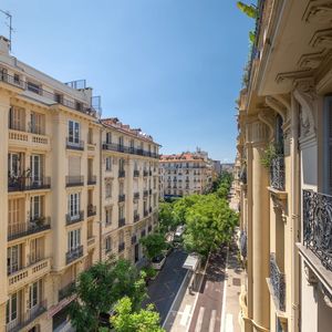 Property in Carre d'Or