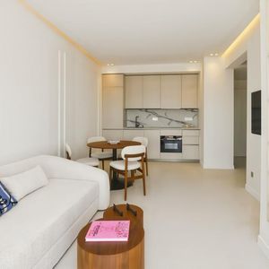 Property in Carre d'Or
