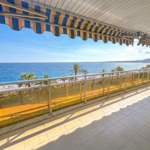Property in Carre d'Or