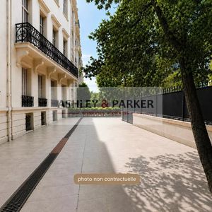 Property in Carre d'Or