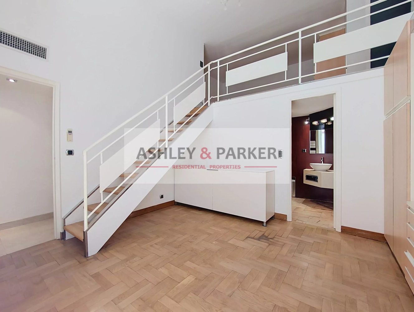 Property photo in Carre d'Or