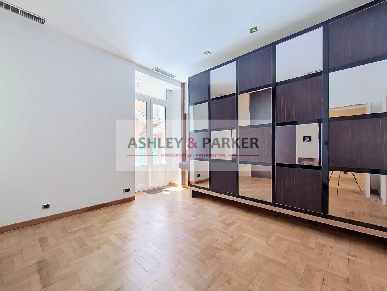Property photo in Carre d'Or