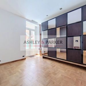 Property in Carre d'Or