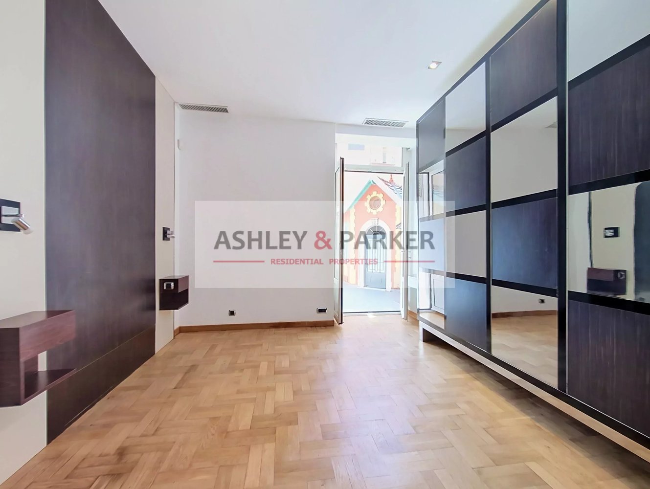 Property photo in Carre d'Or