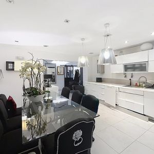 Property in Carre d'Or