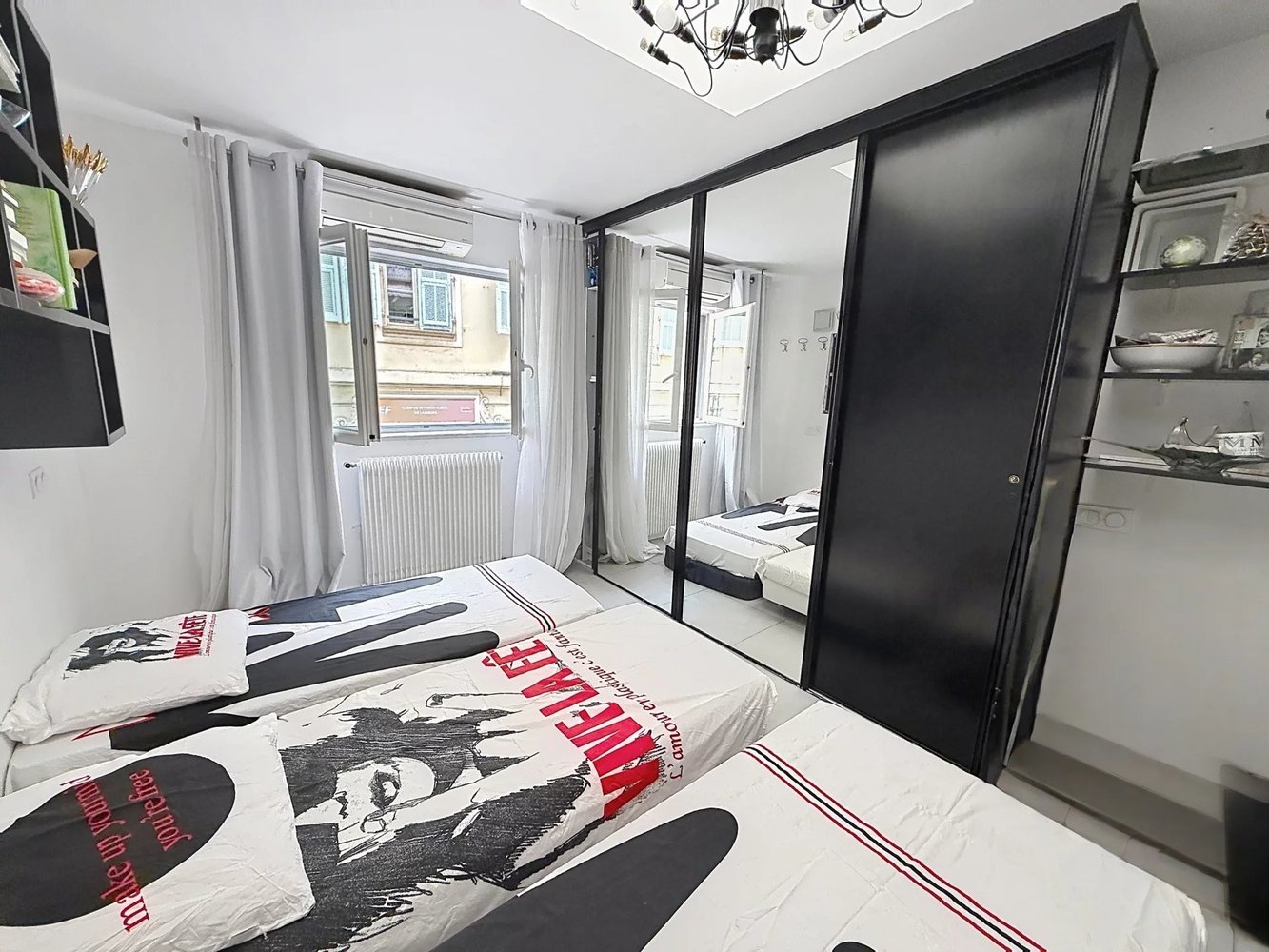 Property photo in Carre d'Or