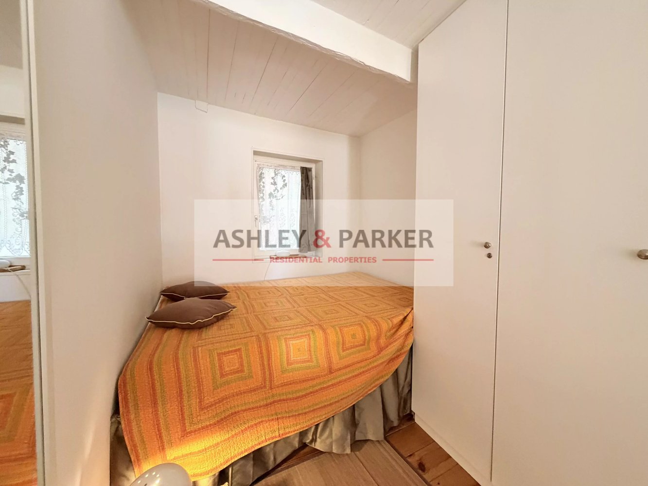 Property photo 4 in Old Town