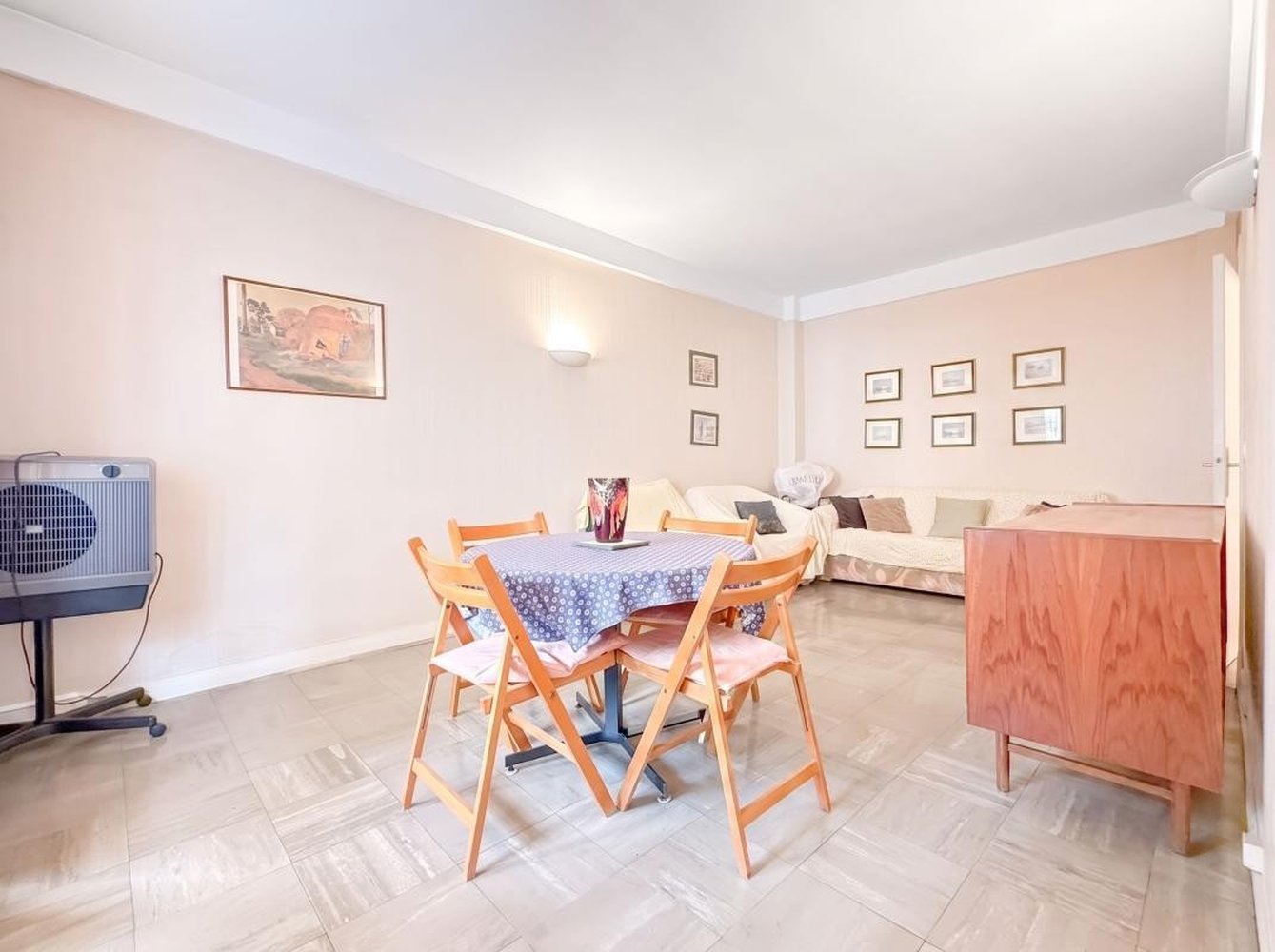 Property photo 2 in Carre d'Or