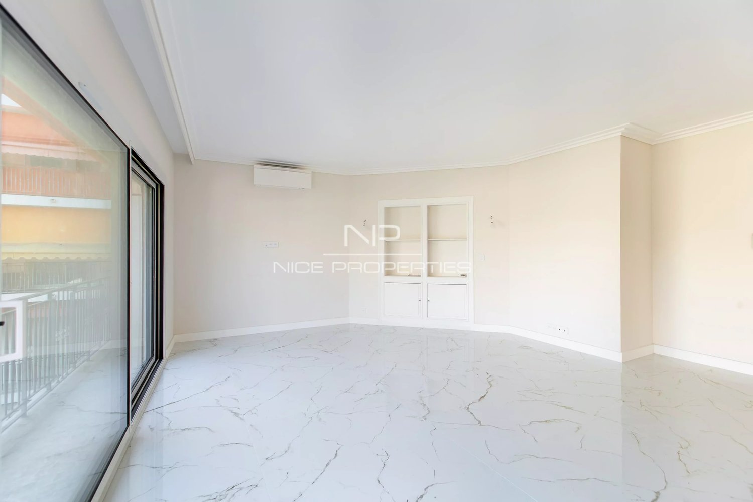 Property photo 4 in Carre d'Or