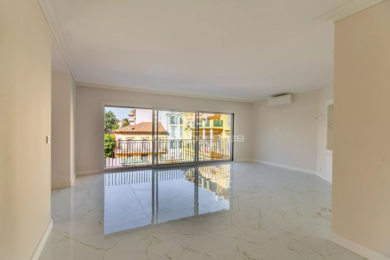 Property photo 1 in Carre d'Or