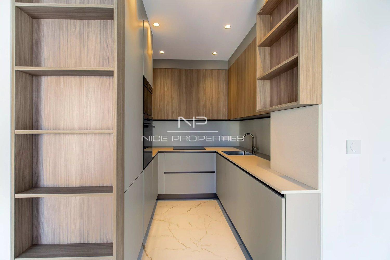 Property photo 6 in Carre d'Or