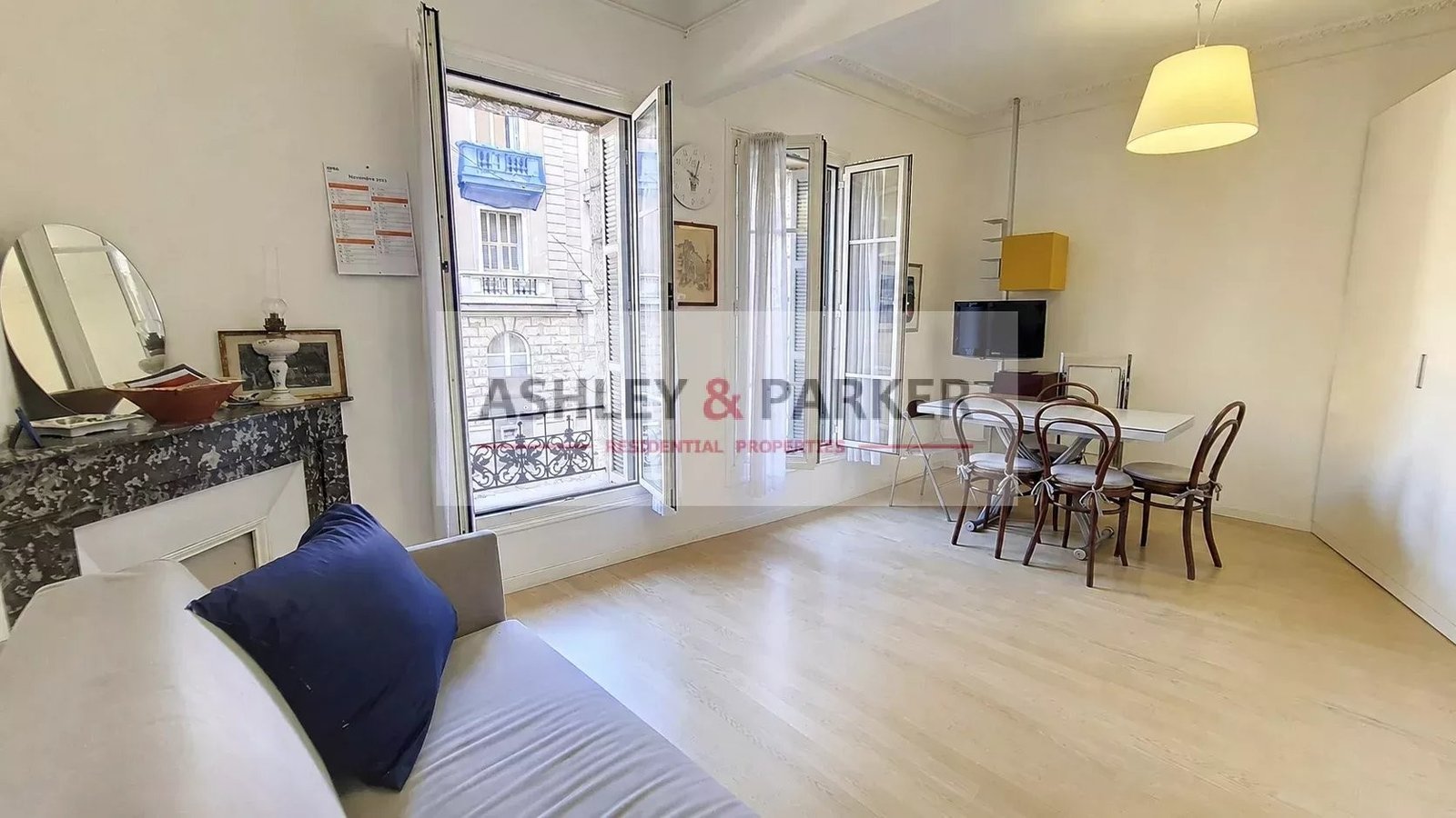 Property photo 4 in Carre d'Or