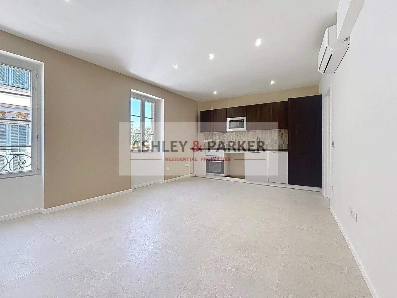 Property photo 2 in Carre d'Or