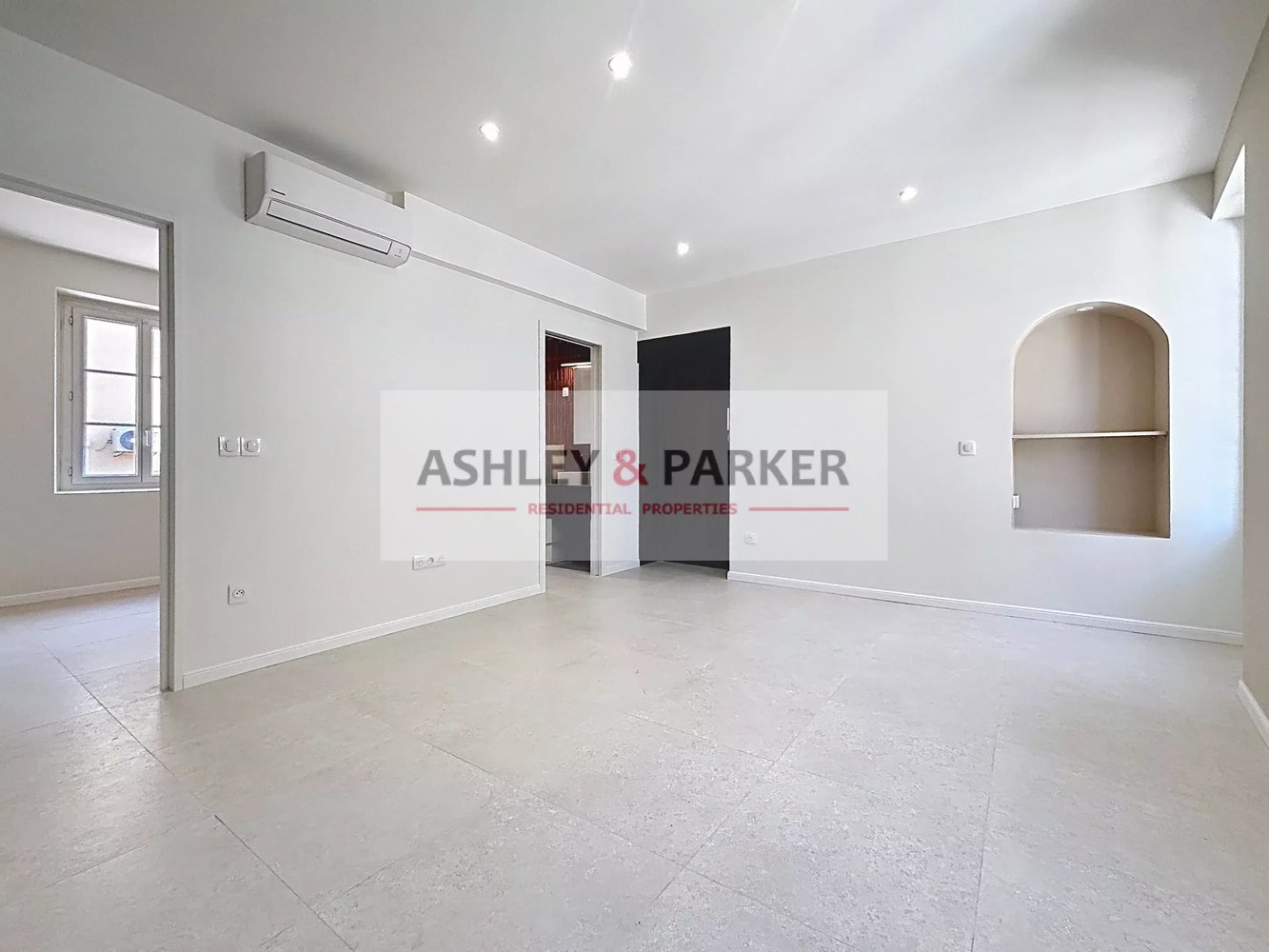 Property photo 9 in Carre d'Or