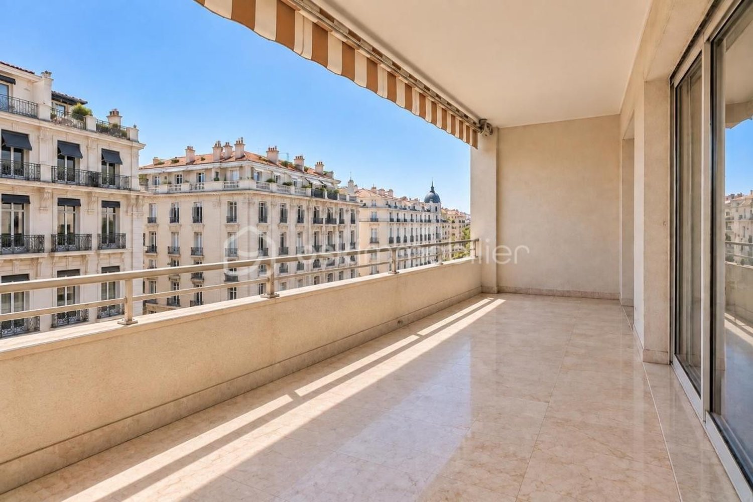 Property photo 2 in Carre d'Or
