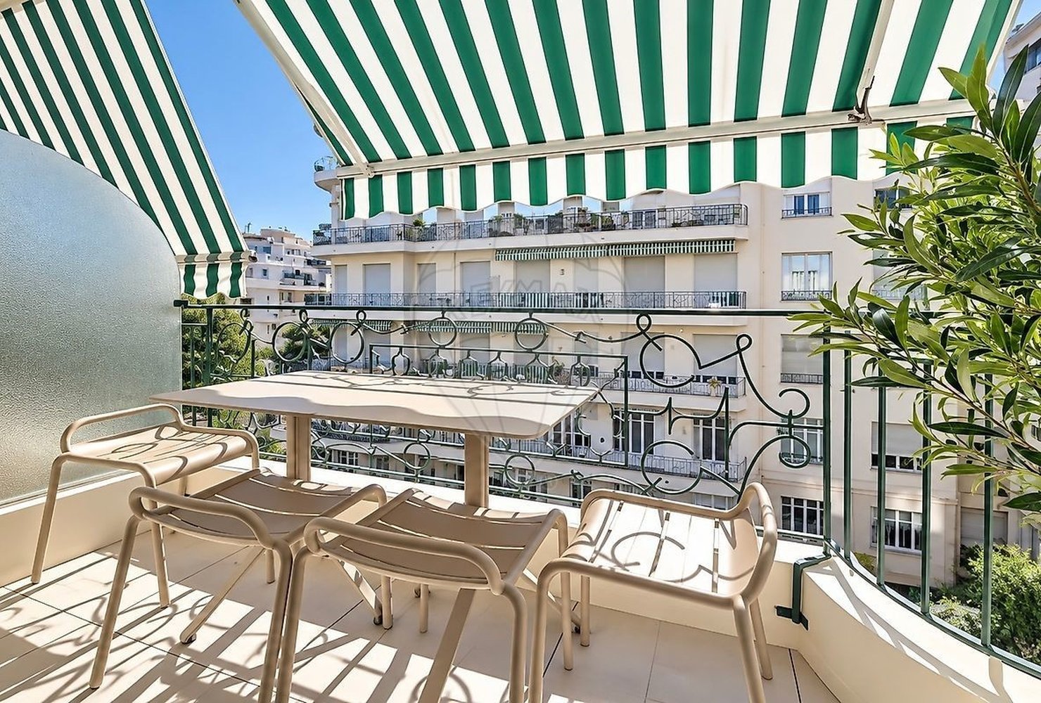 Property photo 3 in Carre d'Or