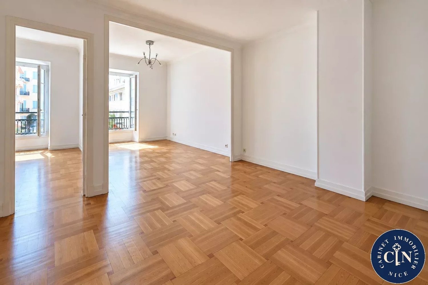 Property photo 2 in Carre d'Or