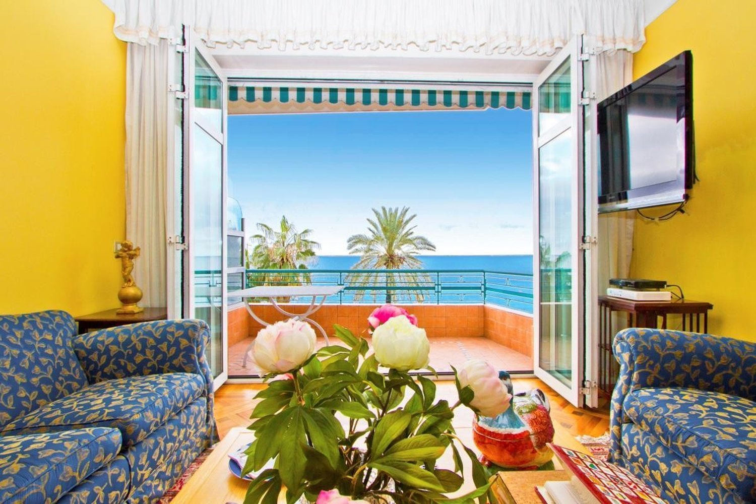 Property photo 2 in Carre d'Or