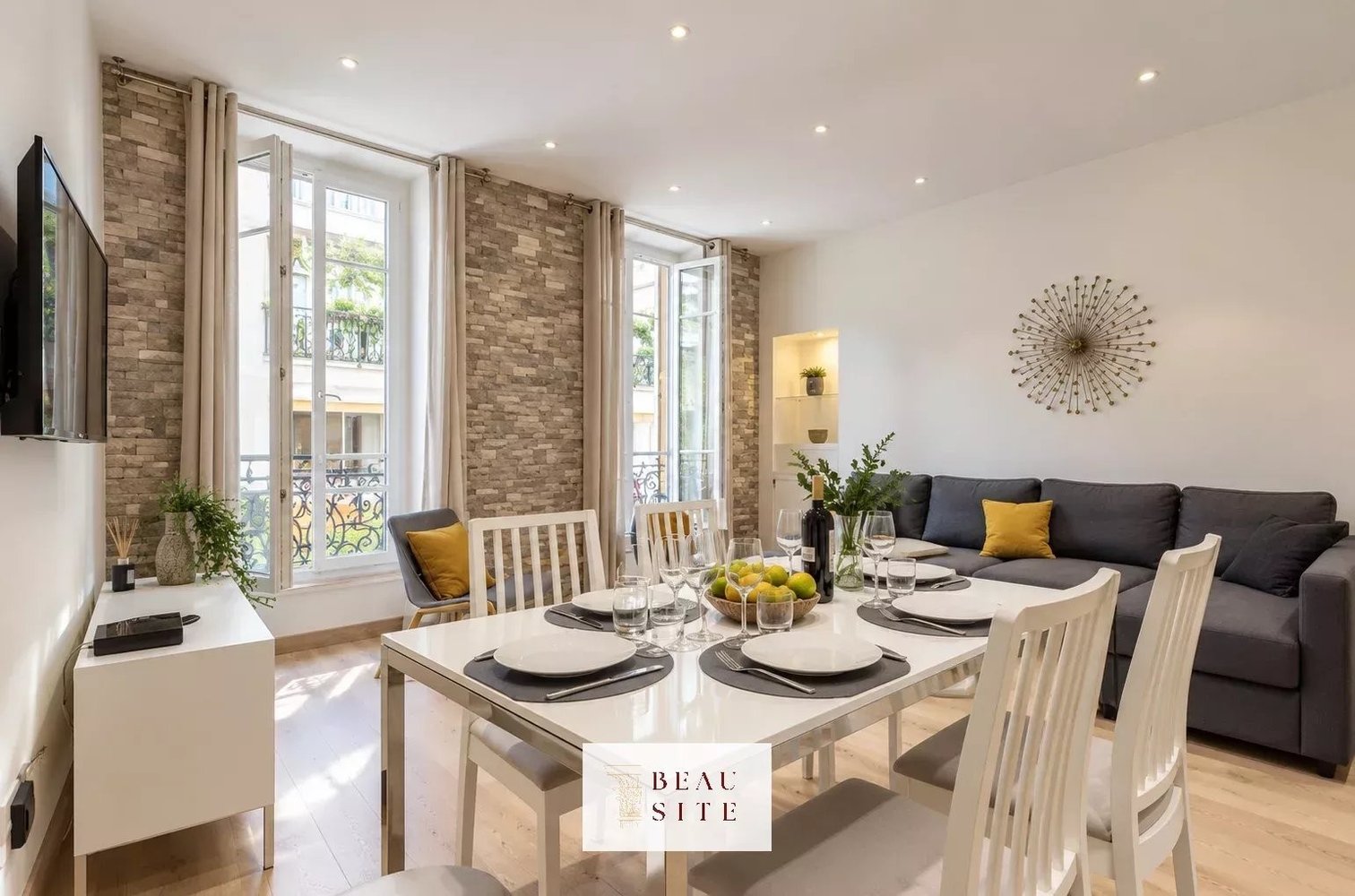 Property photo 2 in Carre d'Or