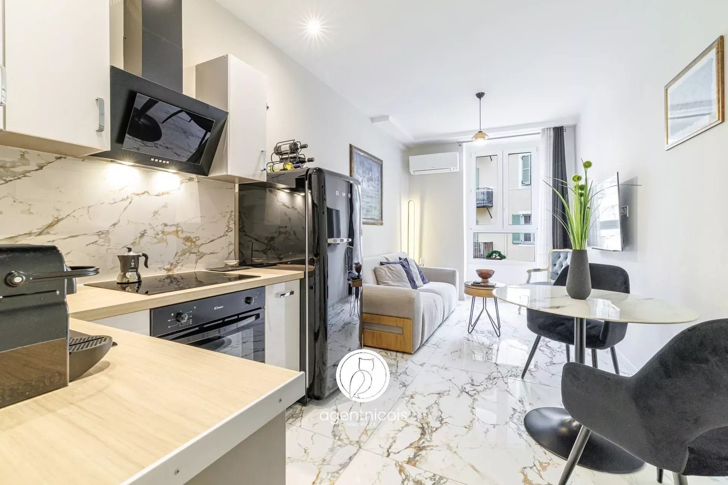 Property photo 2 in Carre d'Or