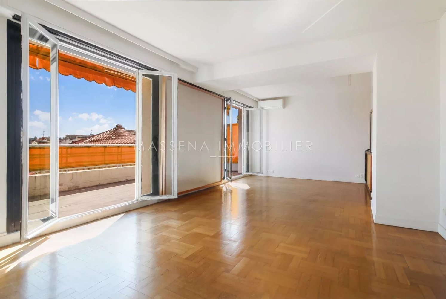 Property photo 4 in Carre d'Or