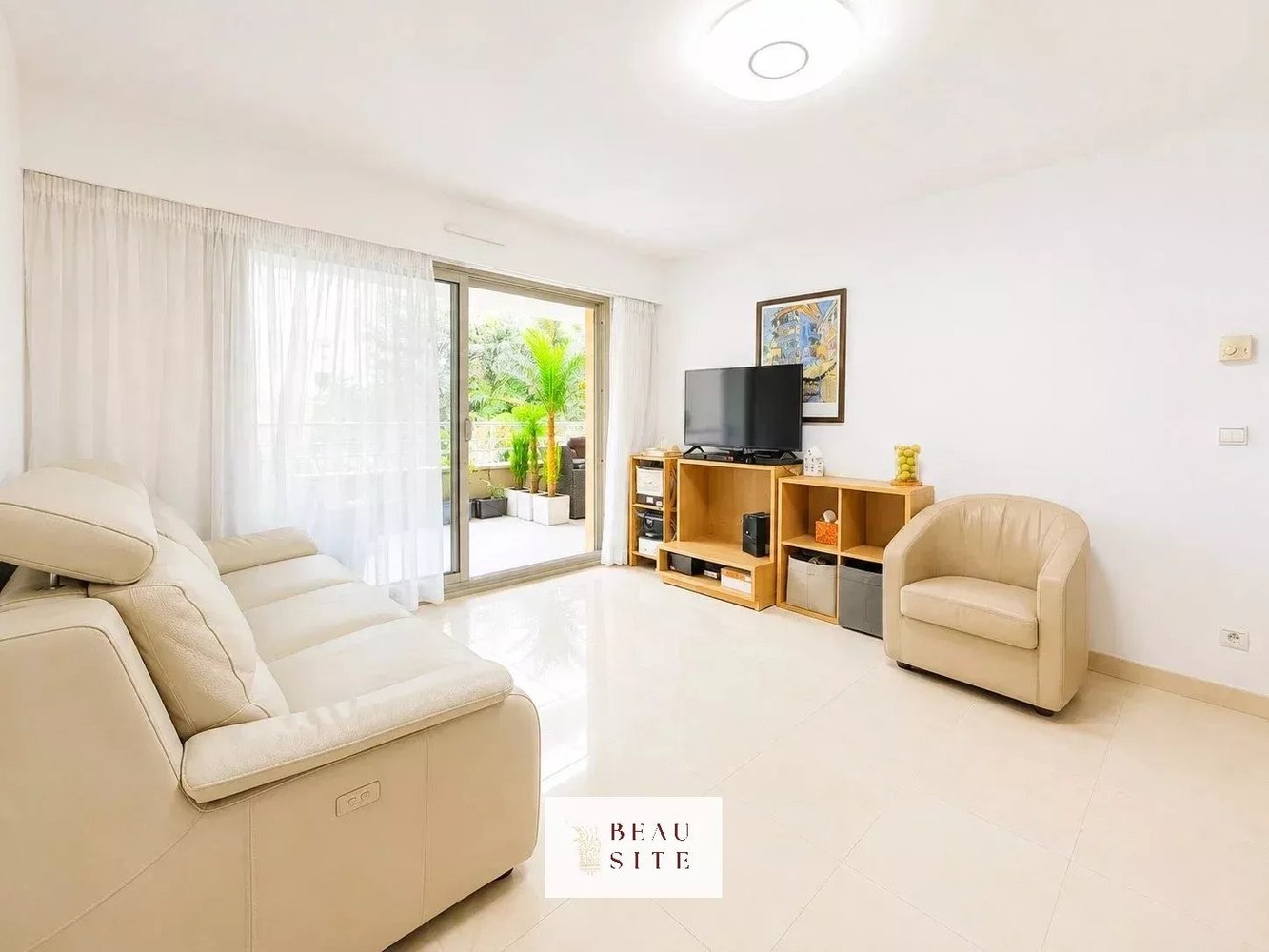 Property photo 2 in Carre d'Or