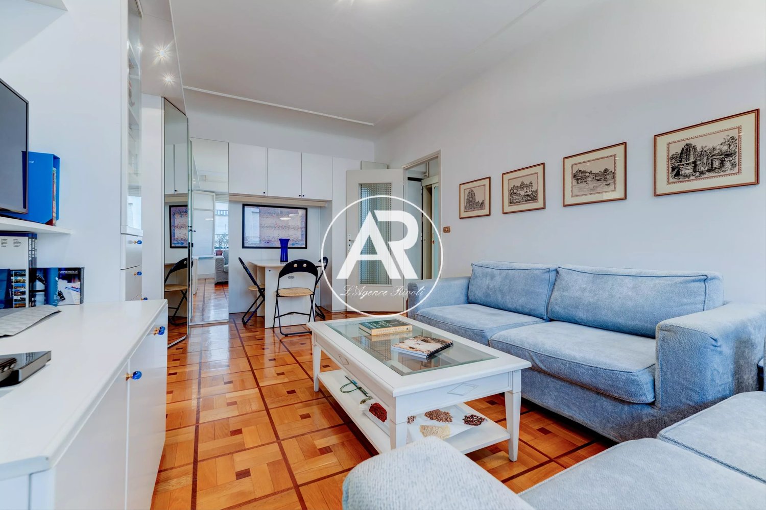Property photo 2 in Carre d'Or