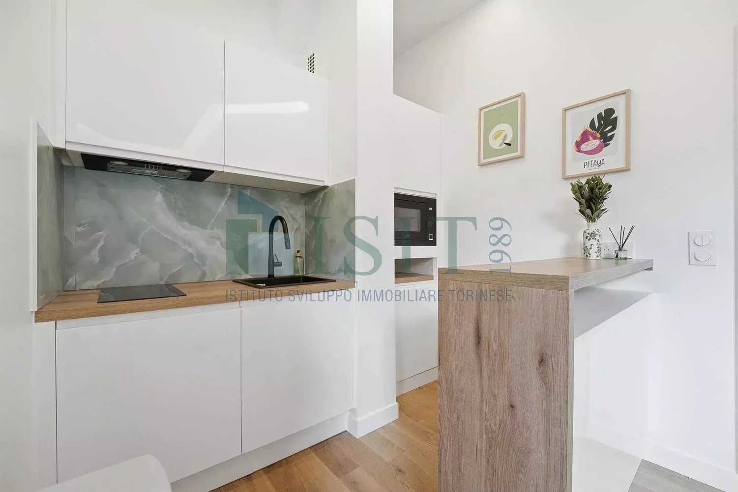 Property photo 5 in Carre d'Or