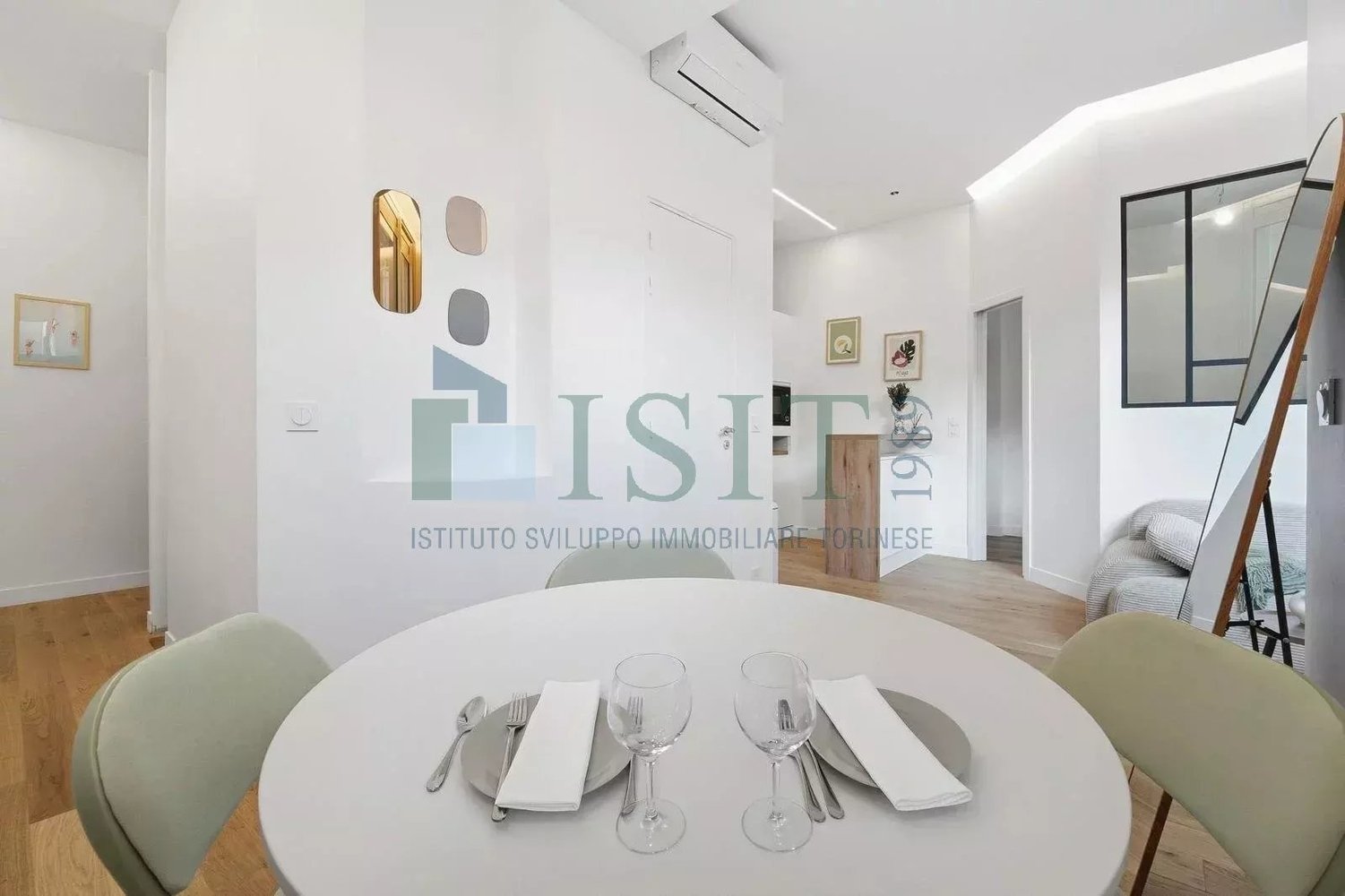 Property photo 4 in Carre d'Or