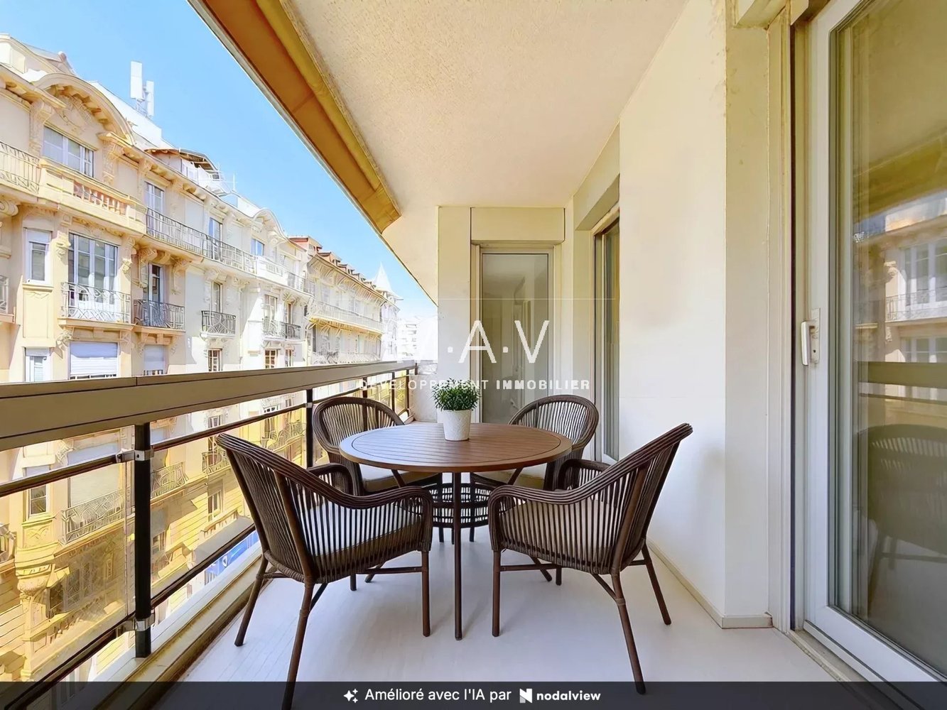 Property photo 2 in Carre d'Or