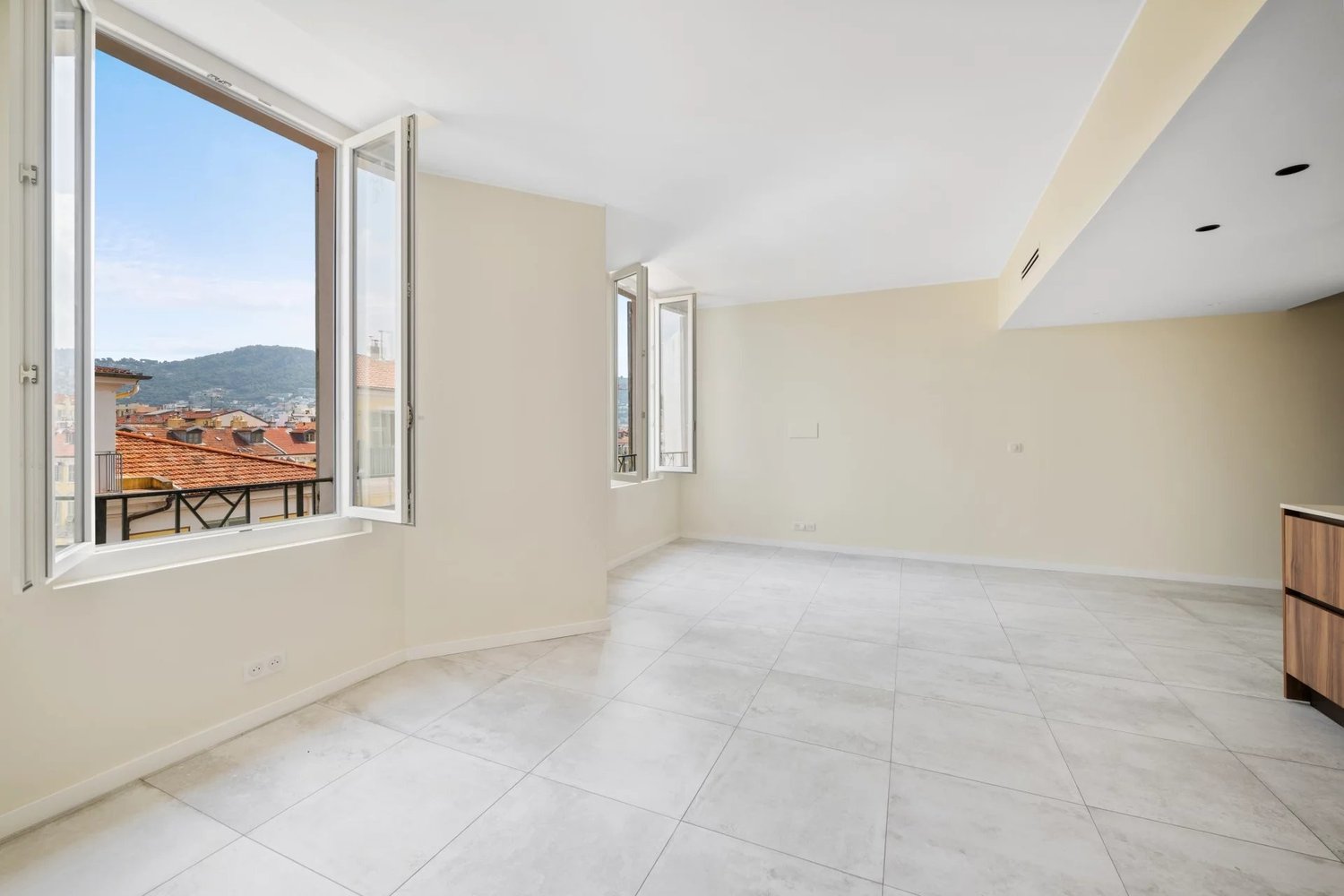 Property photo 3 in Port