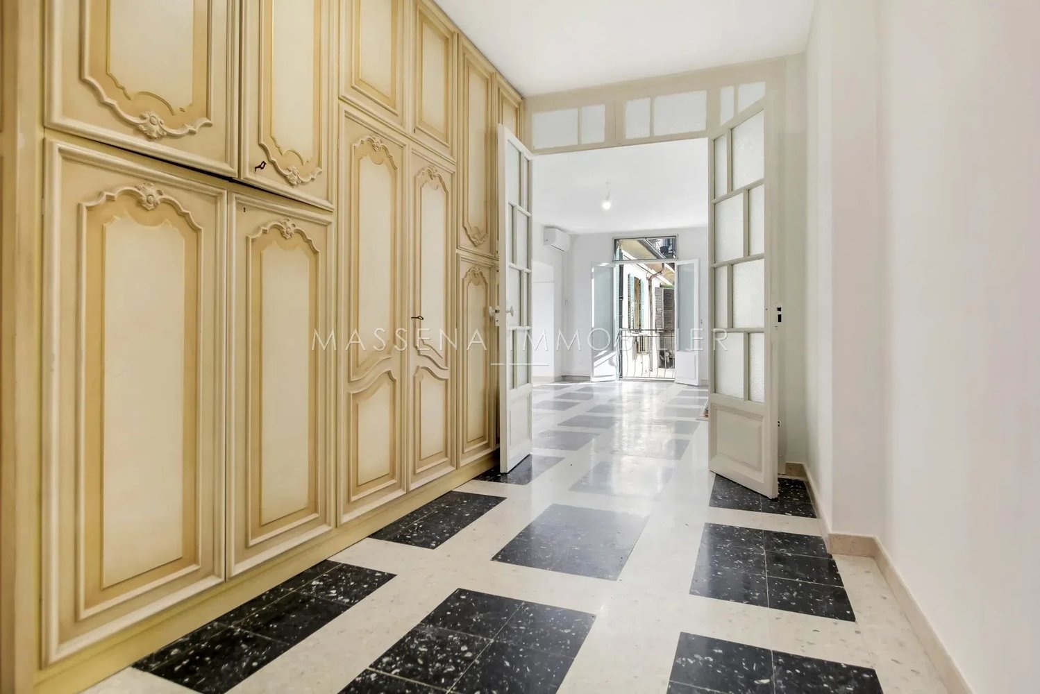 Property photo 3 in Carre d'Argent