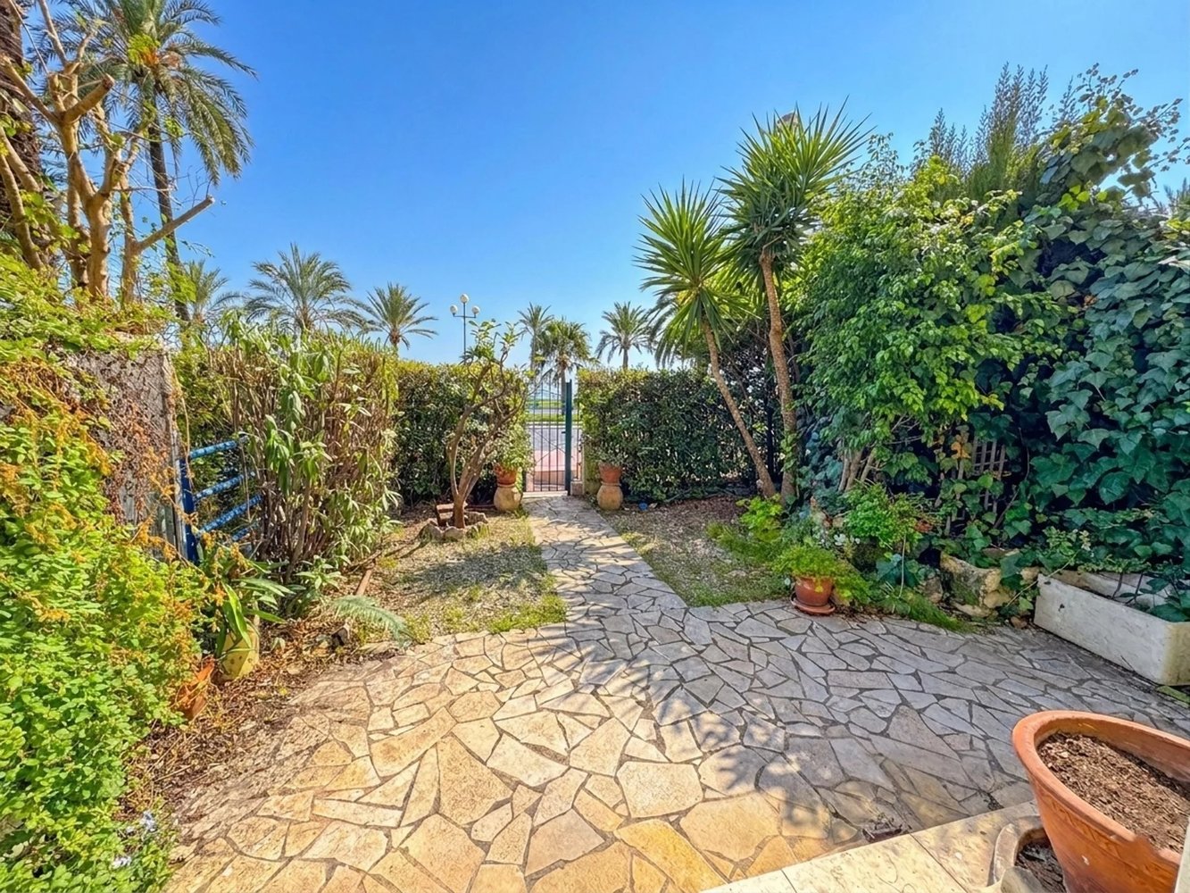 Property photo 2 in Carre d'Or