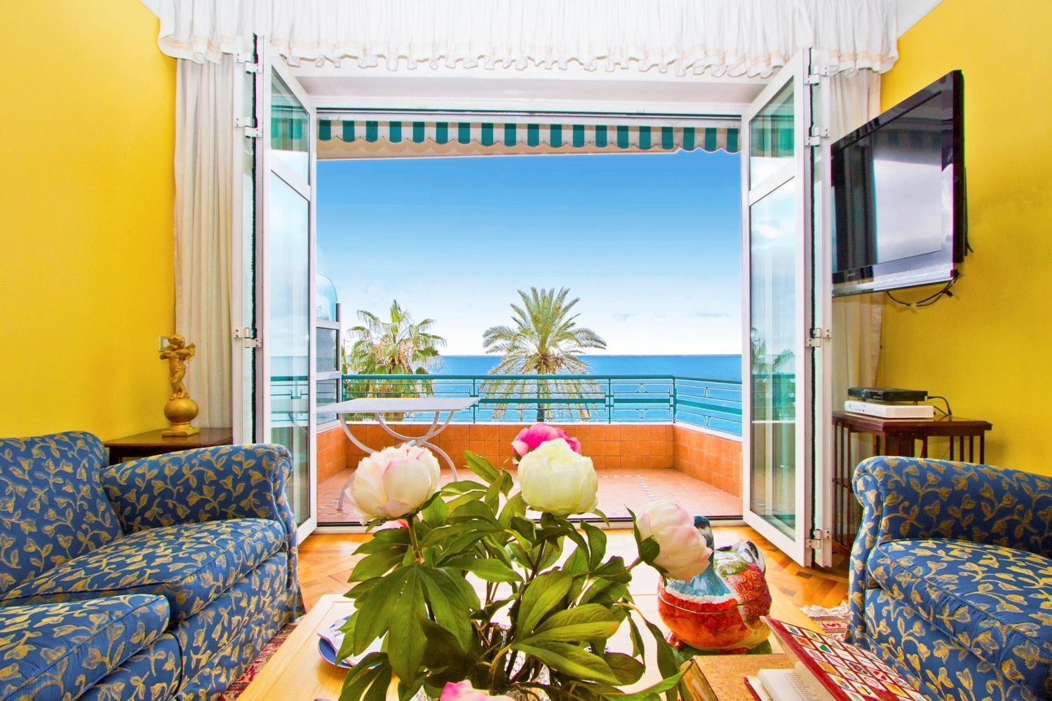 Property photo 2 in Carre d'Or